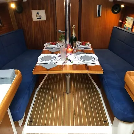 بوتيل Libertyboating أنتيب